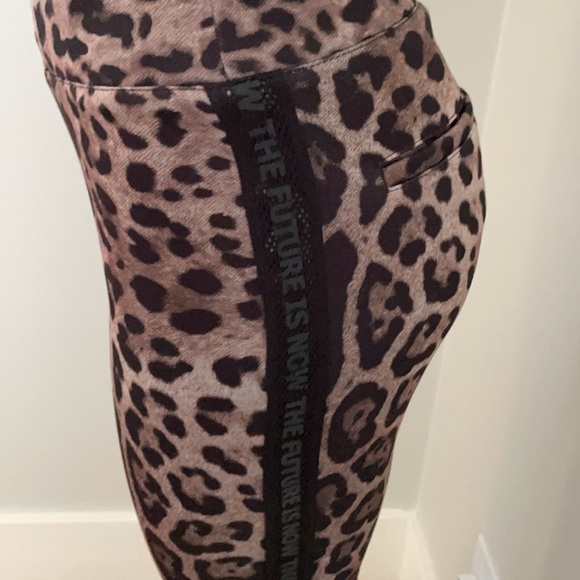 Cambio “The Future is Now” Pull-on Leopard Pant - Picture 10 of 14